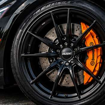 09_black_alloy_wheel_orange_caliper
